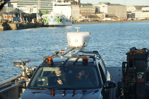 Mobiililaserskanneri veneessä.